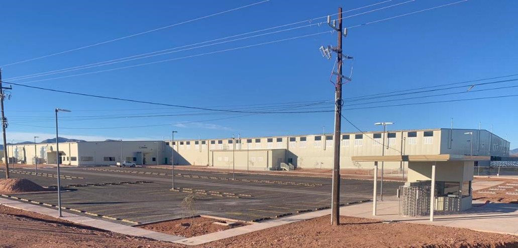 Planta Mainland Headwear, 16,805 m², Agua Prieta: nave terminada con estacionamiento