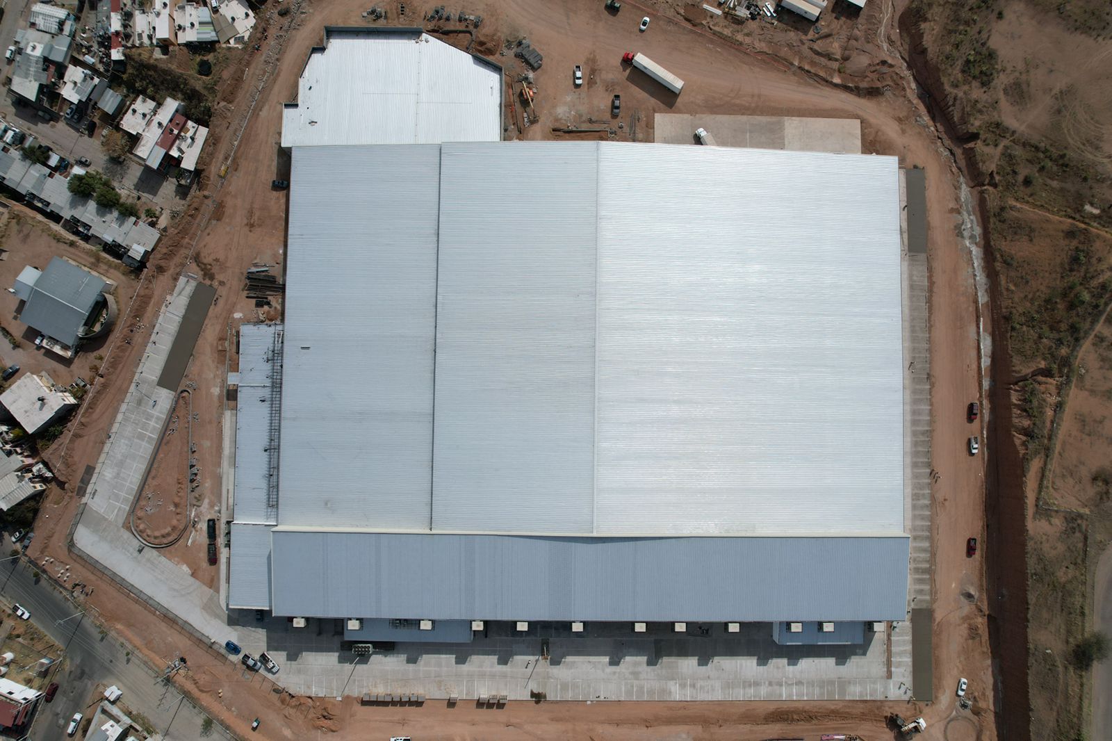 Planta Stanley Black & Decker, 32,000 m², Nogales: vista aérea de la cubierta metálica